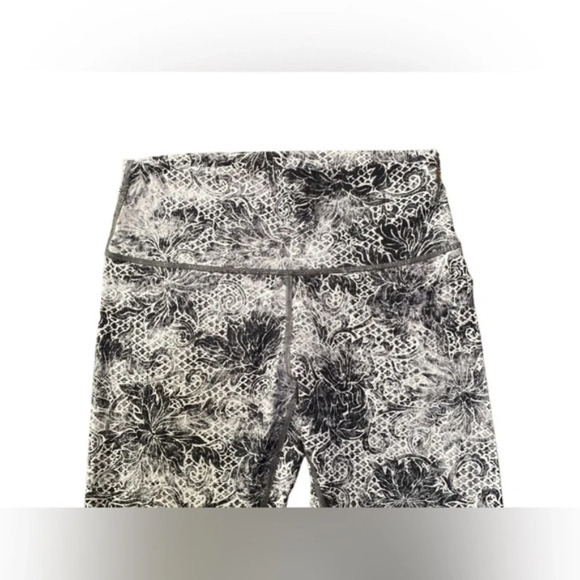 LULULEMON | Wunder Under Crop (High-Rise) *Full-On Luxtreme 21" - Picture 6 of 9